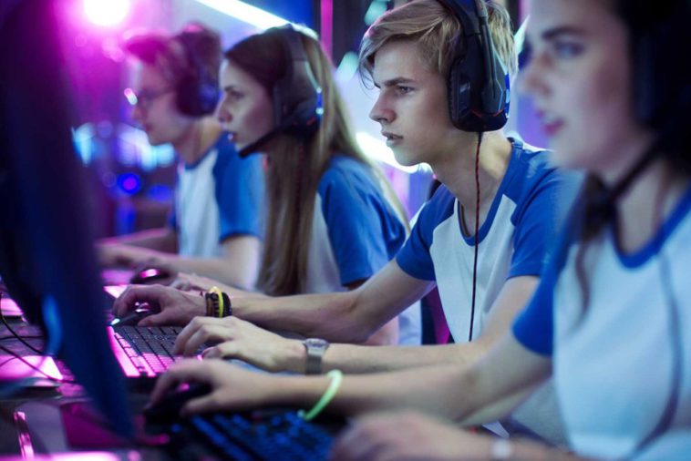 Women in esports earning gap image